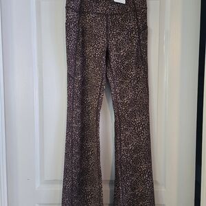 NWT Oasis High Waisted Kick Flaire Fabletics Brown Patterned Leggings